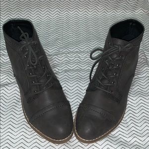 NWOT Indigo rd. Woman’s Ankle Booties Gray size 7